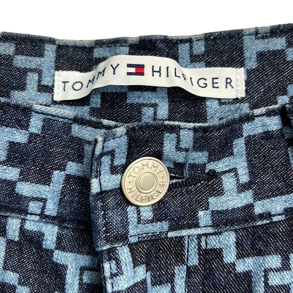 Tommy Hilfiger Classic Fit Printed Jeans - Picture 6 of 8